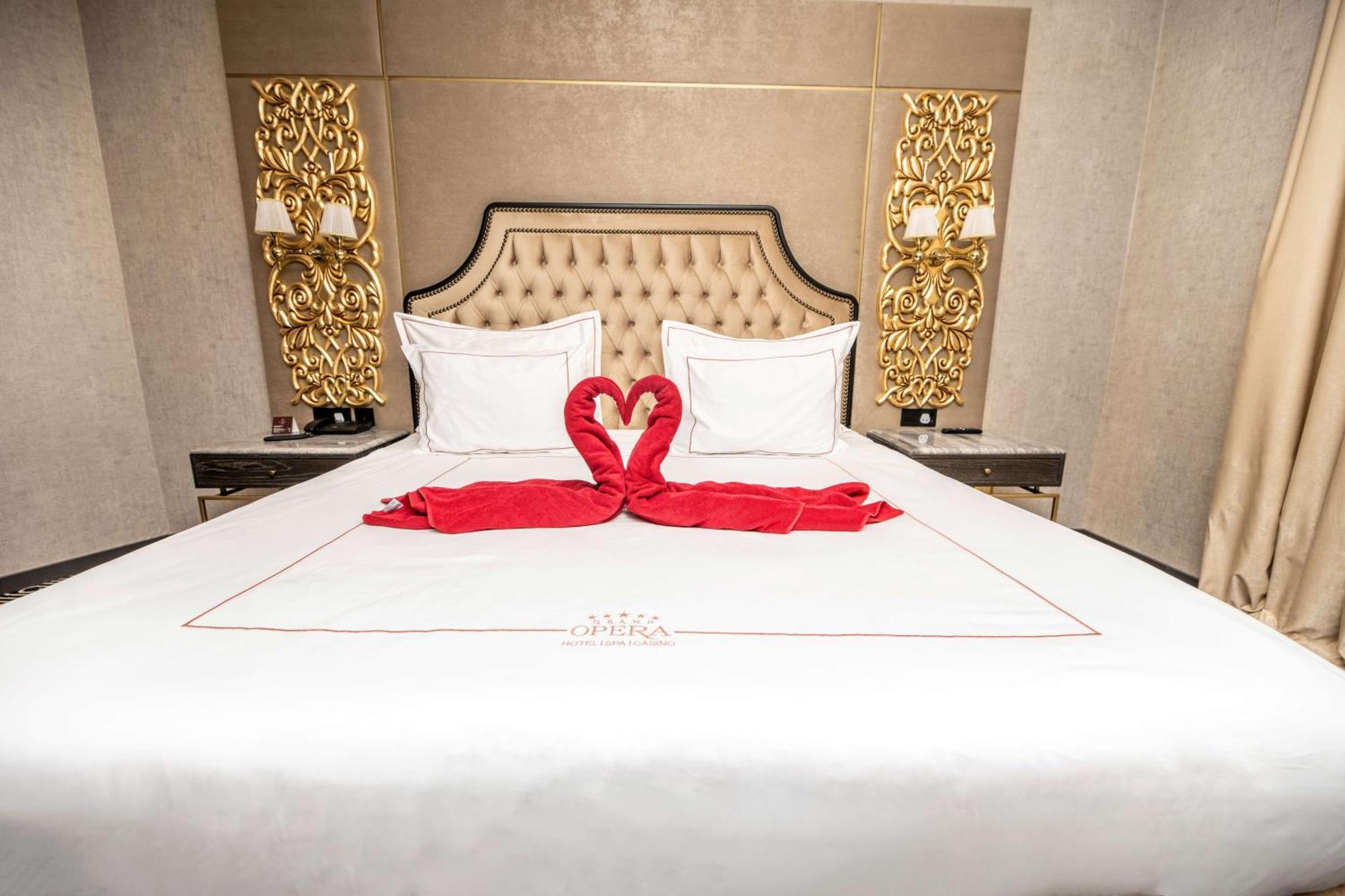 Grand Opera Hotel & Casino & Spa キレニア エクステリア 写真
